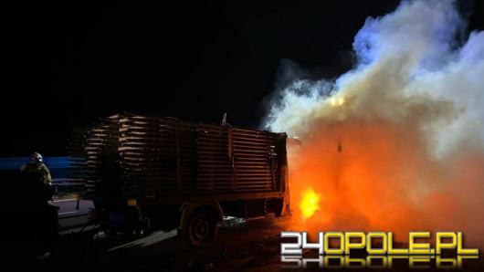 Pożar samochodu dostawczego z przyczepą na autostradzie A4