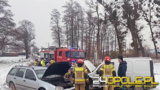 Zimowe warunki wciąż ograniczają bezpieczeństwo. Kolizja w Suchej