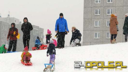 Zimowe szaleństwo w Opolu. Dzieci wyciągnęły sanki