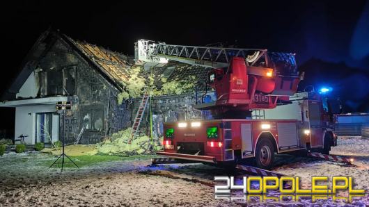 13 zastępów straży pożarnej walczyło z pożarem w miejscowości Wierzchy
