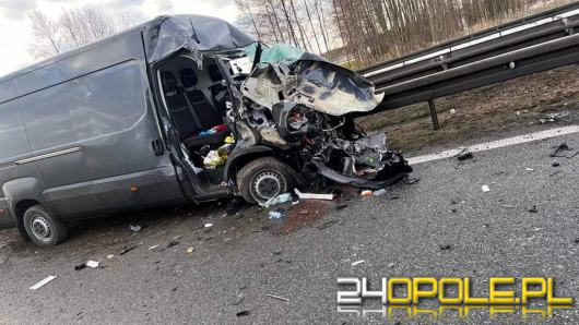 Wypadek na autostradzie A4. Bus najechał na ciężarówkę