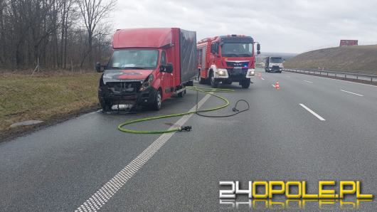 Pożar komory silnika w samochodzie dostawczym