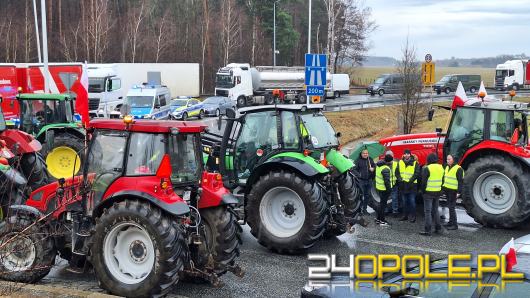 Większość Polaków popiera protestujących rolników (SONDAŻ)