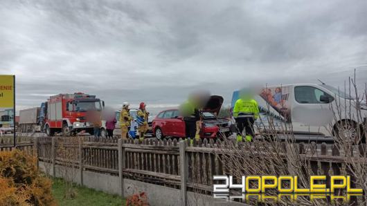 Zderzenie 4 samochodów na DK 45 w Bierdzanach 