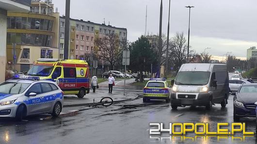 Potrącenie rowerzysty na rondzie w Opolu 