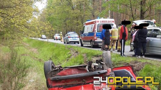 Wypadek na drodze wojewódzkiej numer 414: Kierowca unikał sarny i dachował