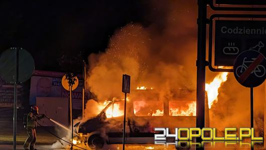 Pożar samochodu na parkingu Kauflandu w Kluczborku