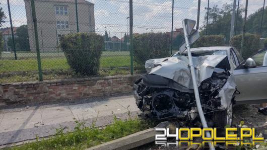 Stracił panowanie i wjechał na pas zieleni