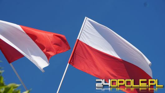 Biało-czerwona duma - Polacy świętują Dzień Flagi Rzeczypospolitej Polskiej