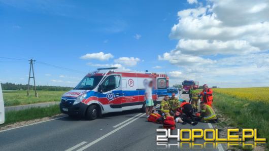 Zderzenie motocyklisty z samochodem osobowym na DW 409 w Rożniątowie.  Lądował LPR