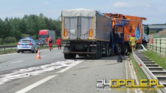 Zderzenie dwóch samochodów ciężarowych. Utrudnienia w ruchu na A4