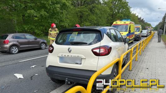 Zderzenie trzech samochodów w Walidrogach. jedna osoba poszkodowana
