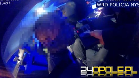 Pościg ulicami Nysy. Pijany i bez uprawnień, zatrzymany przez patrol policjantek (WIDEO) 
