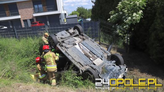Dachowanie toyoty na Prószkowskiej