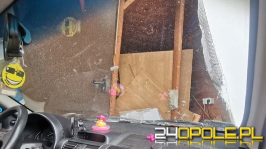 Kierowca zasłabł za kierownicą w Ligocie Czamborowej - auto wjechało w budynek