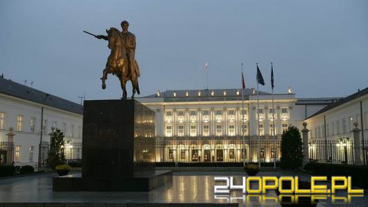 Kto wygrywa w sondażu late poll?