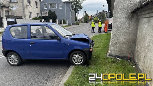 83-latka wjechała w mur domu. Sprawa trafi do sądu