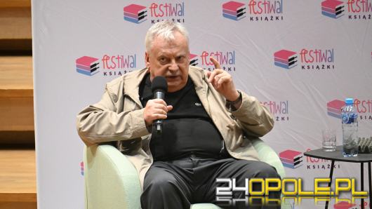 Andrzej Sapkowski w Opolu: sala Filharmonii wypełniona. Autor "Wiedźmina" nie zawiódł opolan