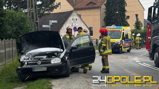 Zderzenie dwóch aut na ul. Sadowej w Opolu. Dziecko trafiło do szpitala