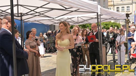 Niezręczna scena przed odsłonięciem gwiazdy Dody. Marszałek wyproszony z ceremonii