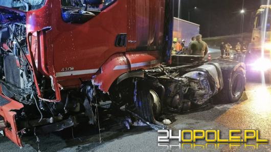 Nocna akcja służb na A4. Spłonął tir przewożący meble