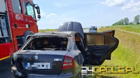 Auto zaczęło się palić w trakcie jazdy. Akcja gaśnicza na obwodnicy Nysy