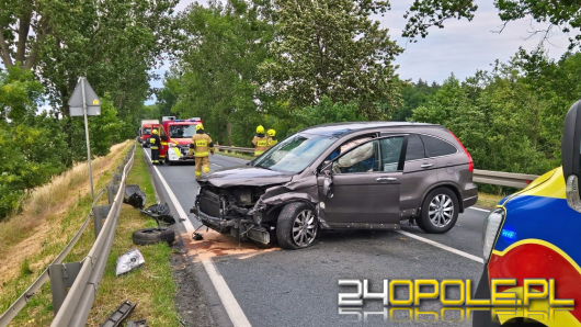 Czołowe zderzenie na DK45 w Zawadzie. Dwie osoby trafiły do szpitala