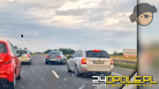 Bandyta drogowy na A4. Zajeżdżał drogę innym kierowcom i jeździł zygzakiem (WIDEO)