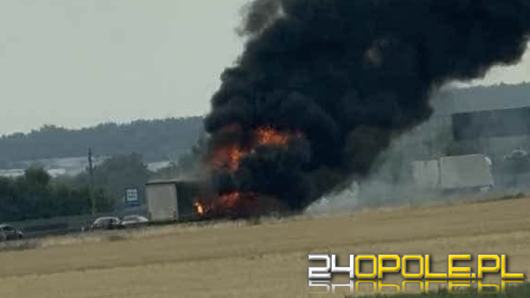 Pożar ciężarówki na A4. Ruch w kierunku Katowic utrudniony