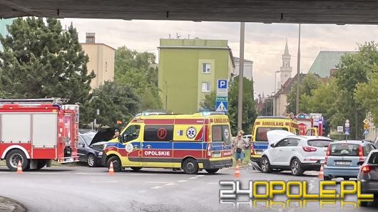 Zderzenie dwóch samochodów osobowych na Nysy Łużyckiej