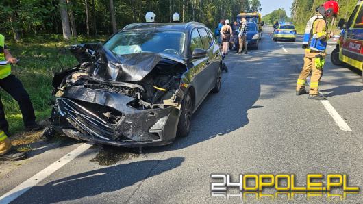 Zderzenie opla i forda w Jełowej. Cztery osoby trafiły do szpitala