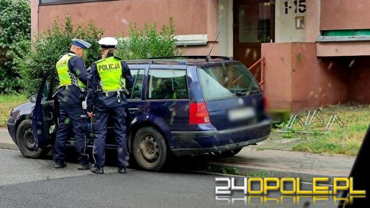 Jechała mimo sądowego zakazu. Rozpoznał ją policjant po służbie