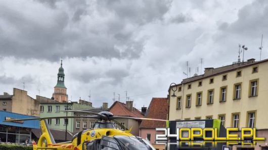 Nietypowe lądowanie i gest z humorem. Śmigłowiec LPR na Placu Zamkowym w Prudniku