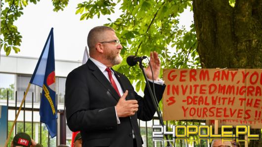 Prezydent, premier i IPN jednogłośnie potępiają słowa Grzegorza Brauna o Auschwitz