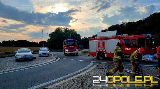 Groźny wypadek na rondzie w kierunku Sieroniowic: cała rodzina trafiła do szpitala