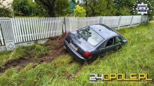 Pijany kierowca wjechał w ogrodzenie posesji