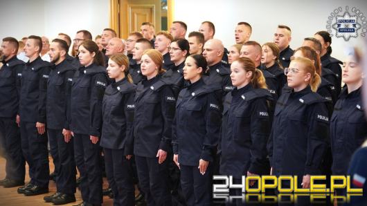 Nowi policjanci w garnizonie opolskim - uroczyste ślubowanie za nimi
