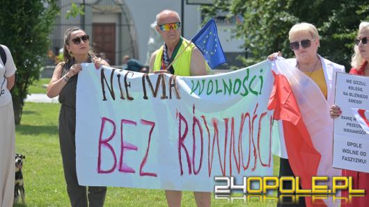 "Nie dla faszyzmu w Opolu" - pokojowy protest na placu Wolności