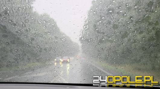 Aquaplaning i ograniczona widoczność - jak ulewny deszcz wpływa na bezpieczeństwo jazdy 