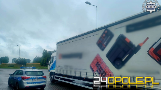 Jeździł zygzakiem autostradą. Pijany kierowca TIRa złapany