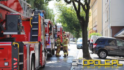 Pożar w mieszkaniu przy ul. Waryńskiego w Opolu - dziewczynka trafiła do szpitala