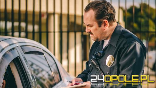 Odmowa przyjęcia mandatu. Jakie skutki wywołuje nieprzyjęcie mandatu od policji?