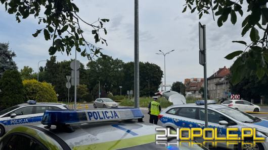 Wypadek w Namysłowie: Rowerzysta potrącony przez osobówkę przy rondzie Solidarności