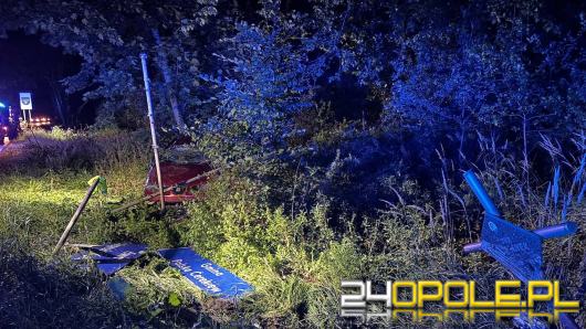 Wypadek na DK45. Młody kierowca wjechał do rowu i dachował 