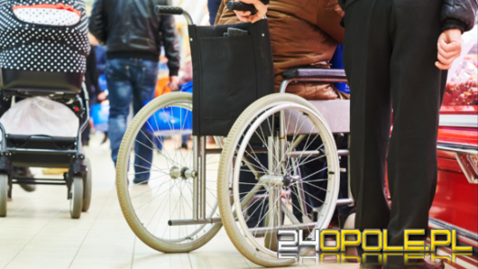 Okradła osobę niepełnosprawną w prudnickim markecie. Grozi jej 5 lat więzienia