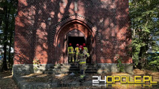 Pożar na cmentarzu w Opolu. Policja poszukuje sprawcy podpalenia