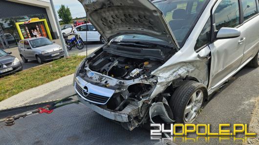 Wypadek na DK45 w Jełowej - dwie osoby w szpitalu