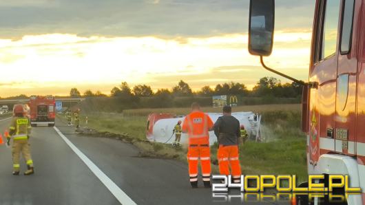 21.000 litrów benzyny i oleju na A4. Groźny wypadek z udziałem ciężarówki