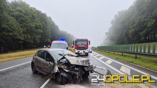 Wypadek na A4 w kierunku Wrocławia - auto uderzyło w bariery