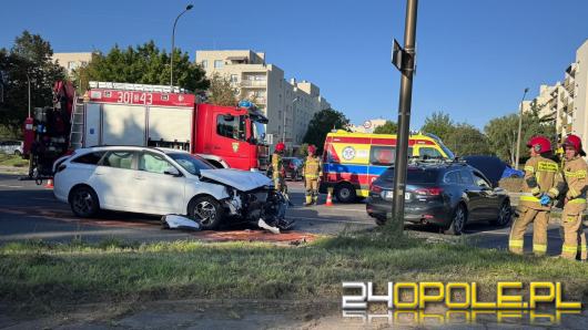 Wypadek na skrzyżowaniu ulic Witosa z Sosnową. Jedna osoba w szpitalu